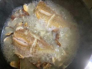 堀川鮮魚の鯛タイのアクアパッツァのレシピ